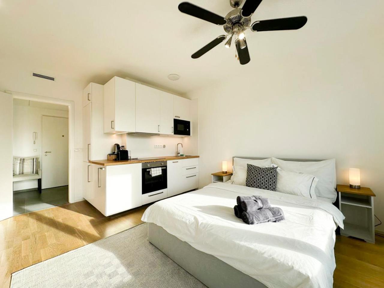 Vila Vinice Prag Exteriör bild