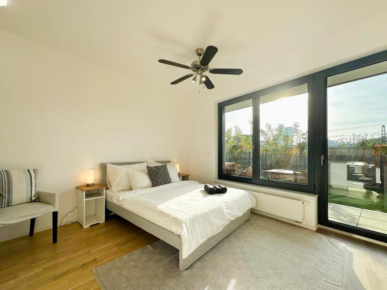 Vila Vinice Prag Exteriör bild