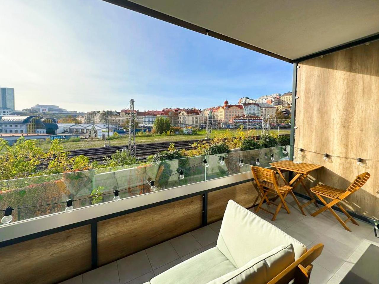 Vila Vinice Prag Exteriör bild