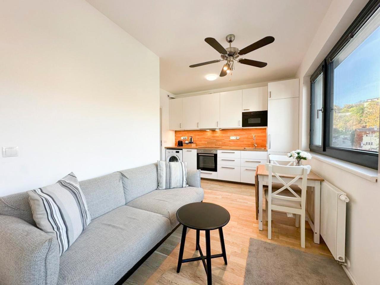 Vila Vinice Prag Exteriör bild