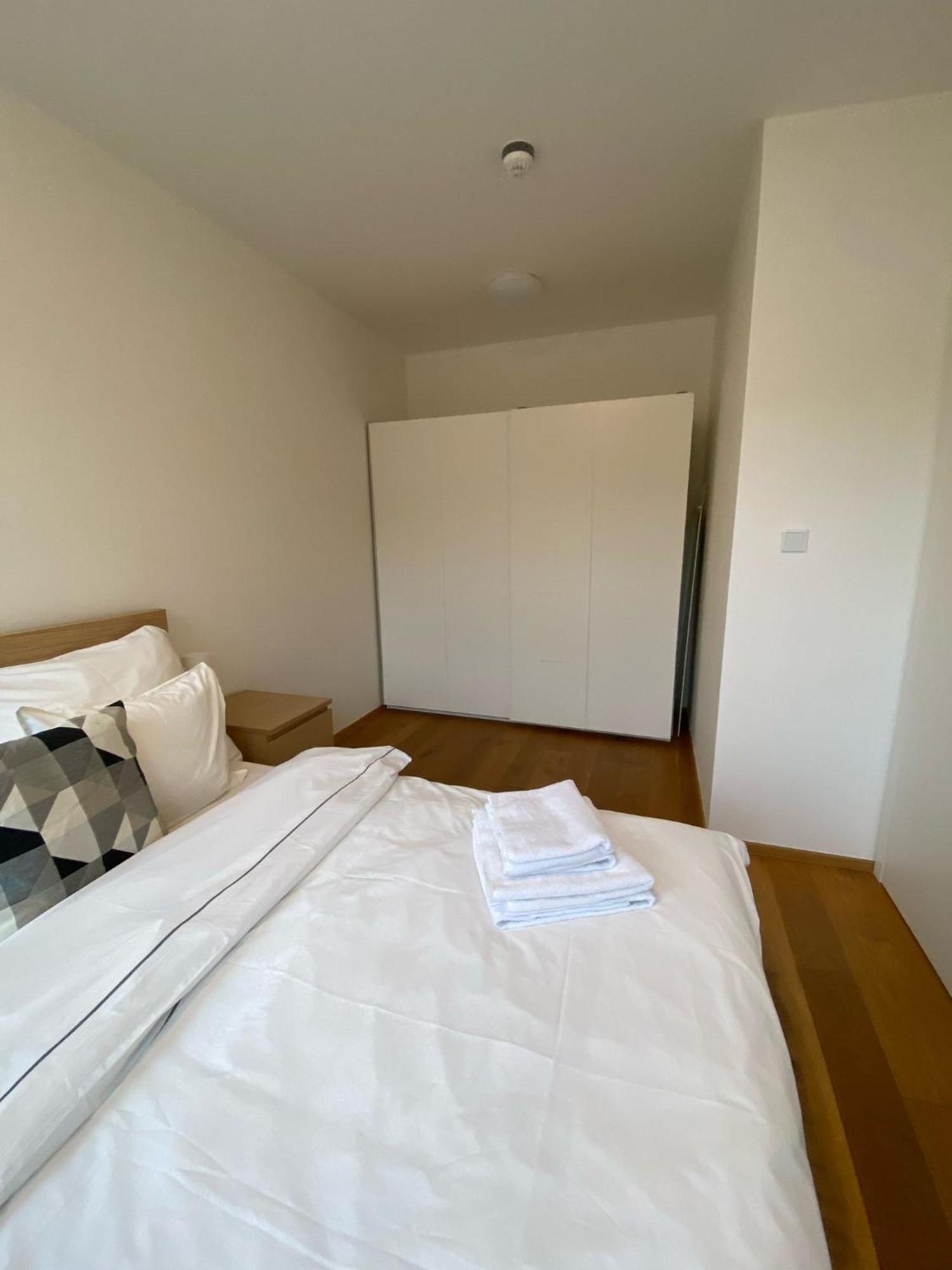 Vila Vinice Prag Exteriör bild