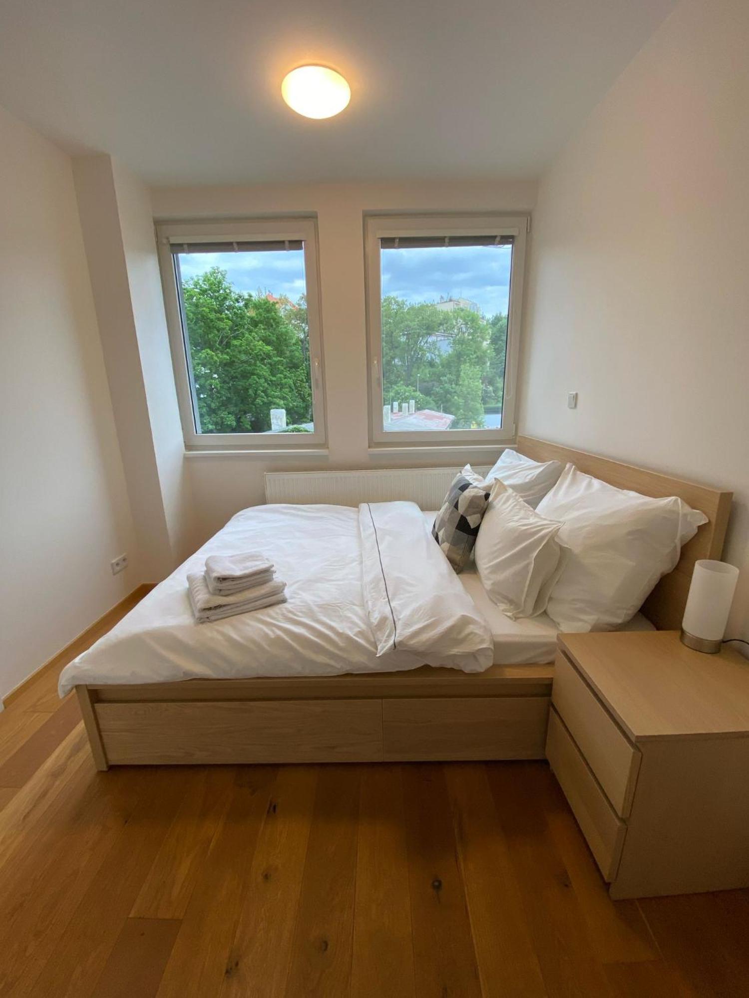 Vila Vinice Prag Exteriör bild
